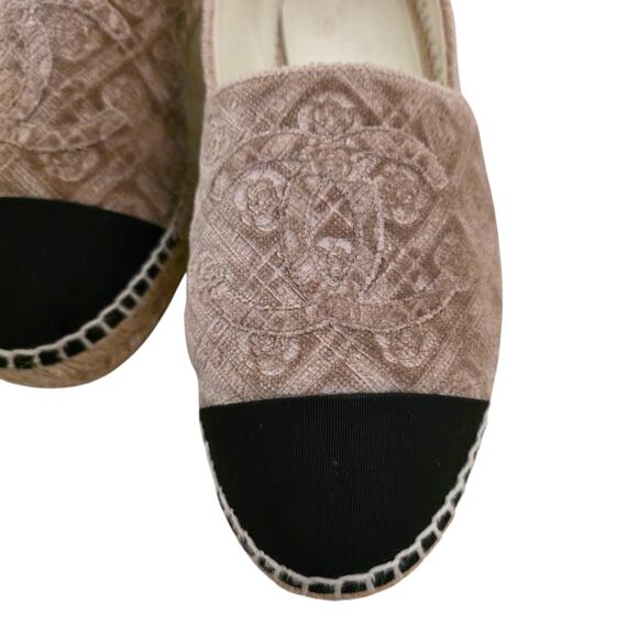 Chanel Beige Black Velvet Camellia CC Cap Toe Espadrilles G29762 IT 38 - Picture 5 of 14
